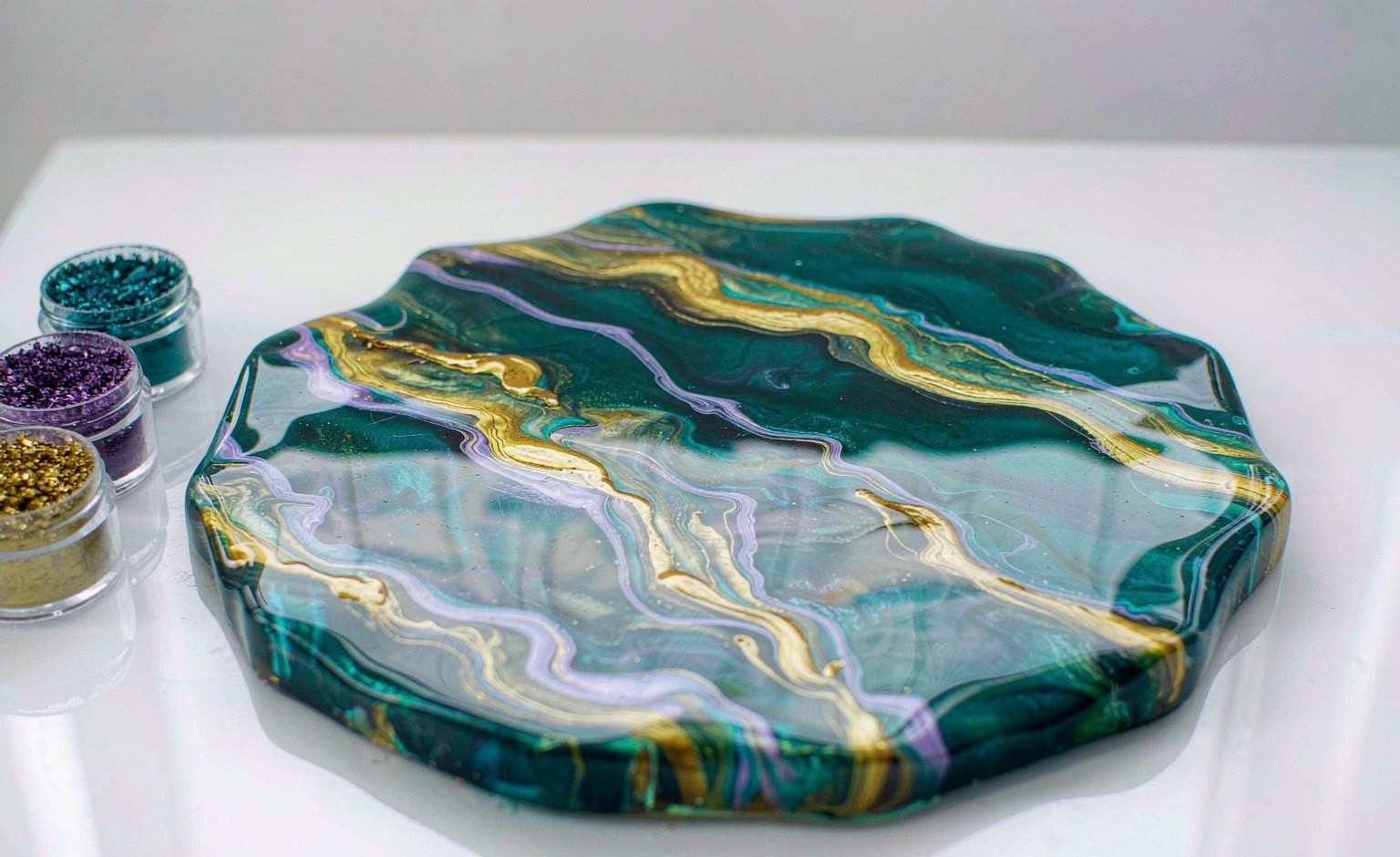 Art-Grade Mica Powder in Resin, Pour Art and Printing Inks: A Practical Handbook