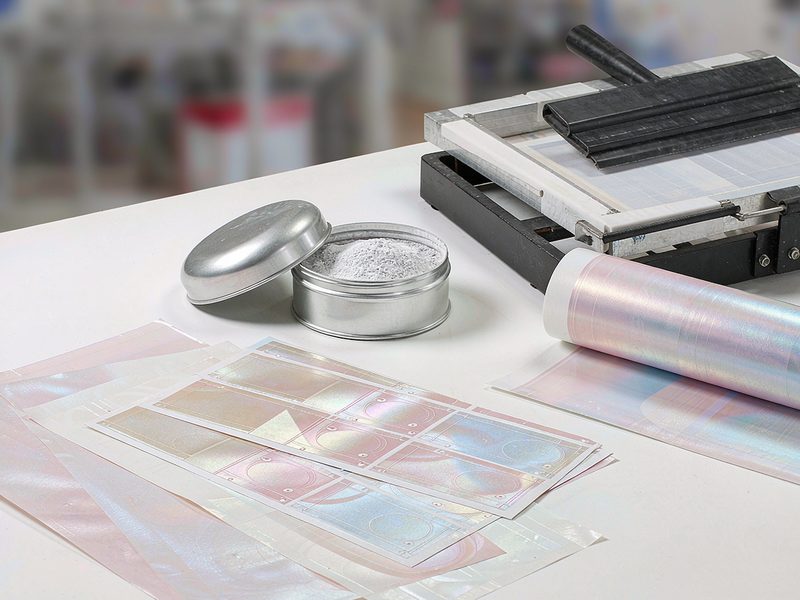 Pearlescent and metallic effect pigment for printing inks, labels and packaging
