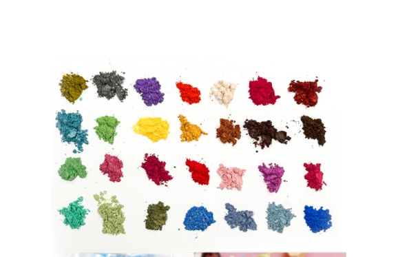 Pearlescent pigment swatches